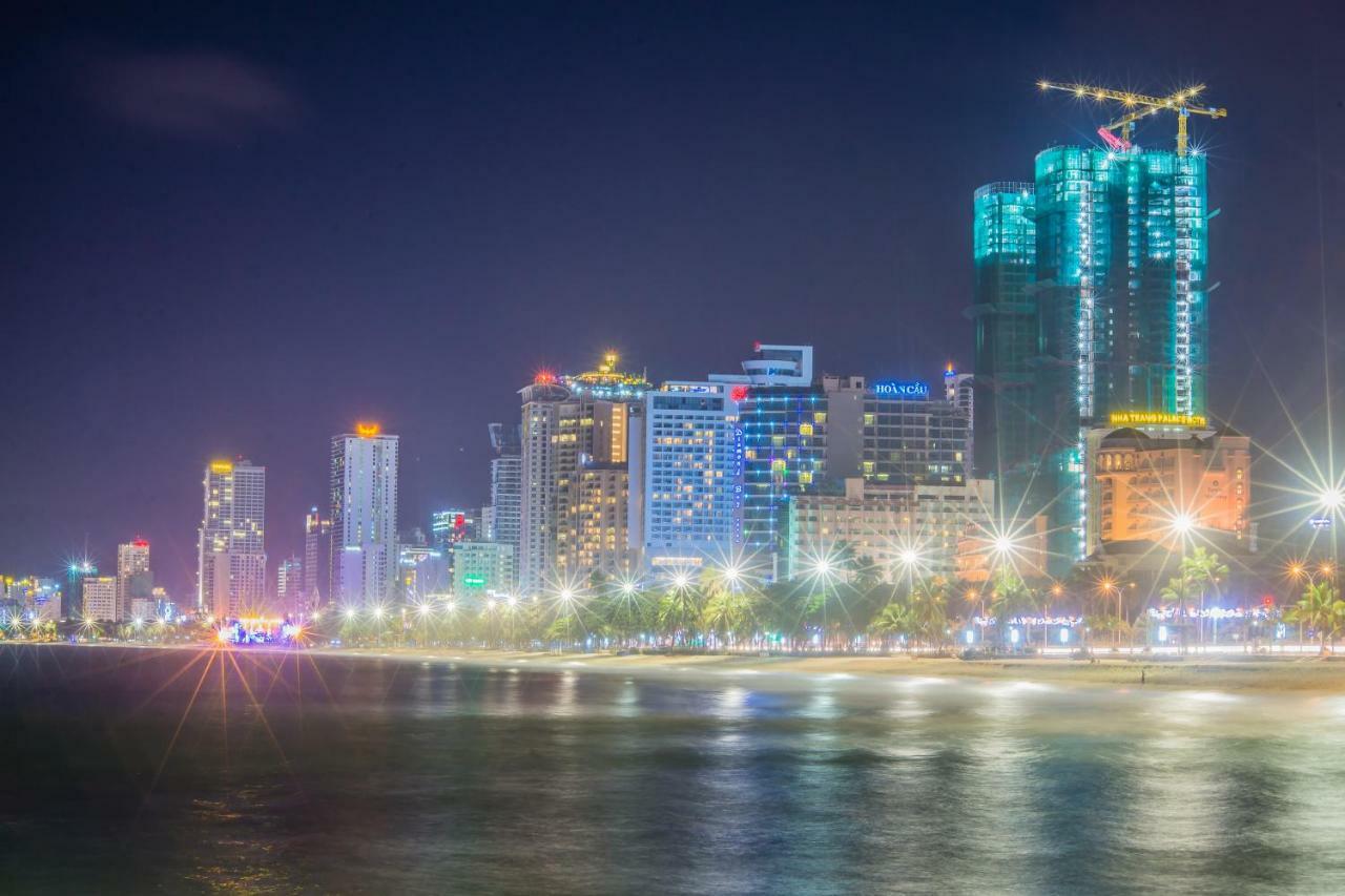 Oyo 176 374 Hotel Nha Trang Luaran gambar
